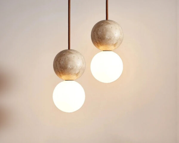 Suspension luminaire Japandi équilibre parfait en pierre et verre polie présentée en duo