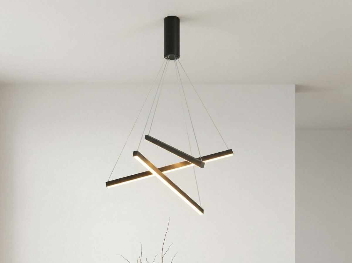 Notre suspension LED avec 3 barres croisées au design moderne, suspendue dans un lieu clair et ensoleillé.