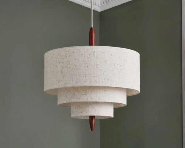 Suspension japonaise en tissu : trois abat-jour ronds en lin moucheté et fleurons en bois couleur acajou